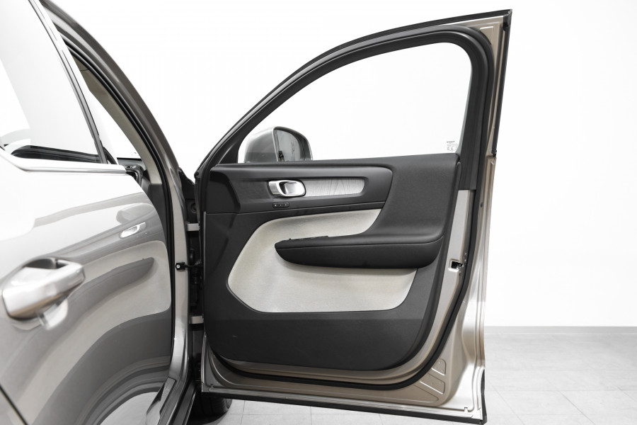 2022 Volvo XC40 T4 Inscription Petrol AWD SUV Image 9