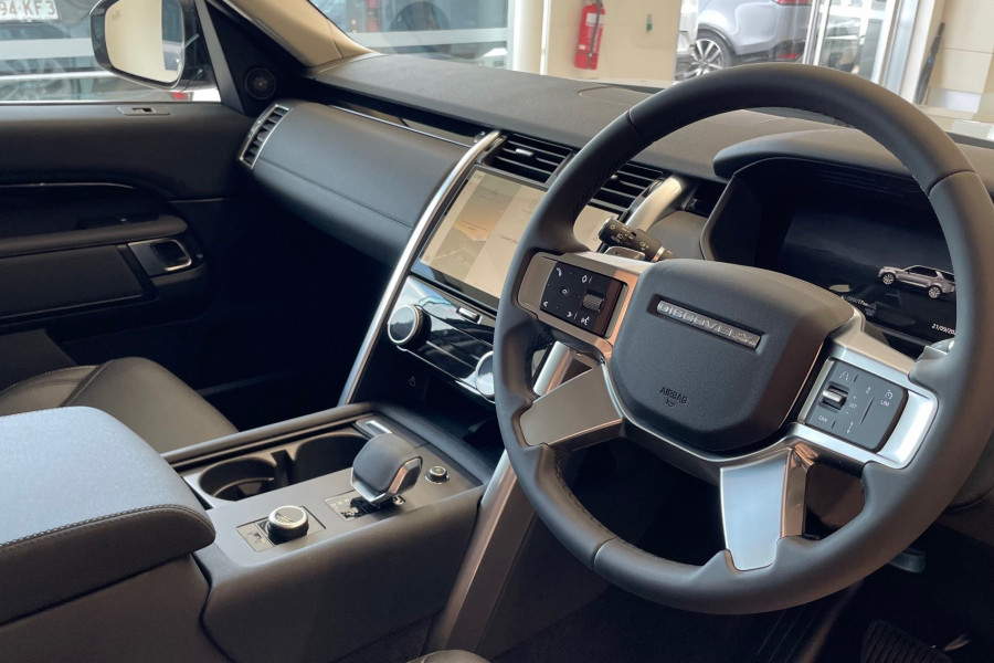 2024 Land Rover Discovery Series 5 S SUV Image 6