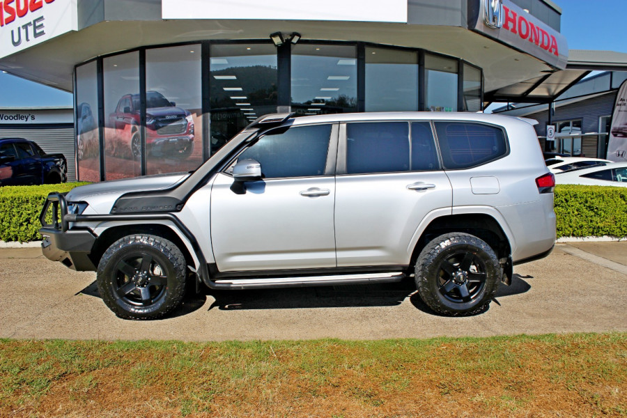 2023 Toyota LandCruiser FJA300R GX SUV Image 5