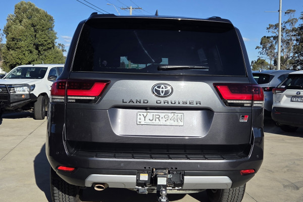 2022 Toyota LandCruiser FJA300R GR Sport SUV Image 4