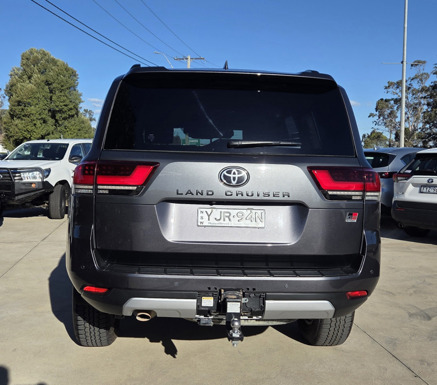 2022 Toyota LandCruiser FJA300R GR Sport SUV Image 4