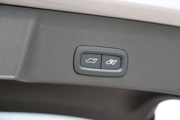 2025 MY26 Volvo XC40 XZ Plus B4 SUV Image 32