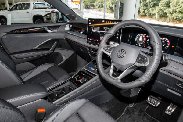 2026 Volkswagen Tayron R4 200TSI eHybrid R-Line SUV Image 7