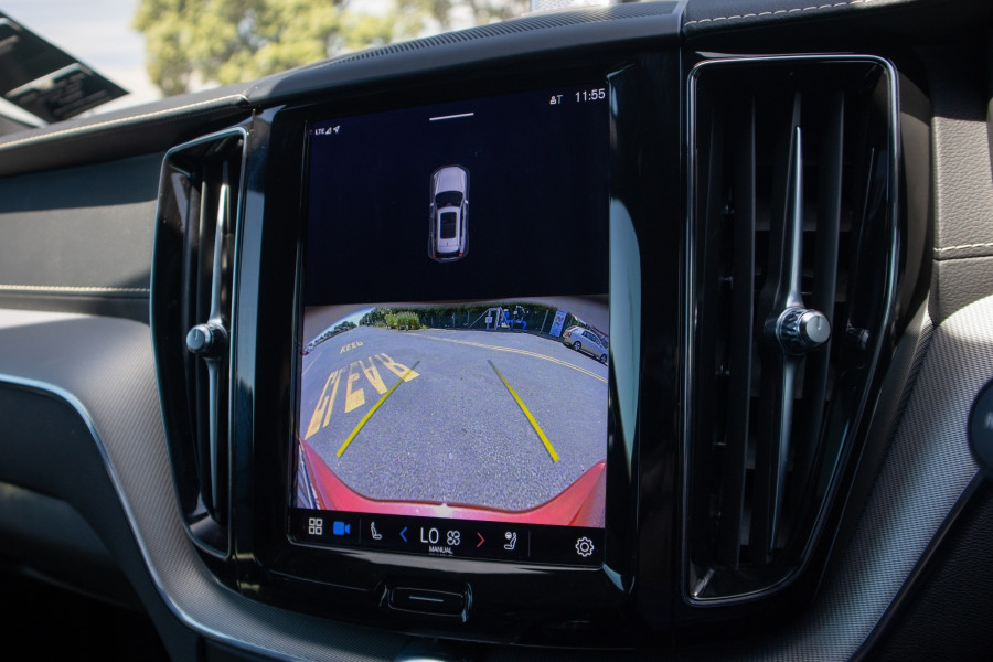 2022 Volvo XC60 T8 RECHARGE PHEV Ultimate SUV Image 16