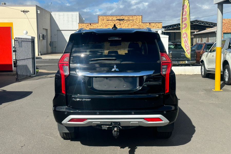 2020 Mitsubishi Pajero Sport QE GLS SUV Image 6