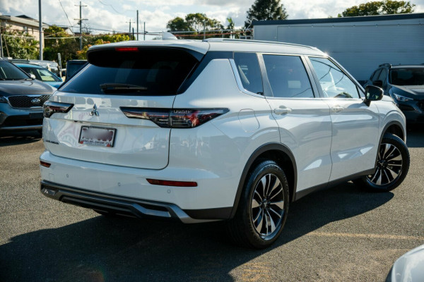 2025 Mitsubishi Outlander ZM LS SUV Image 2