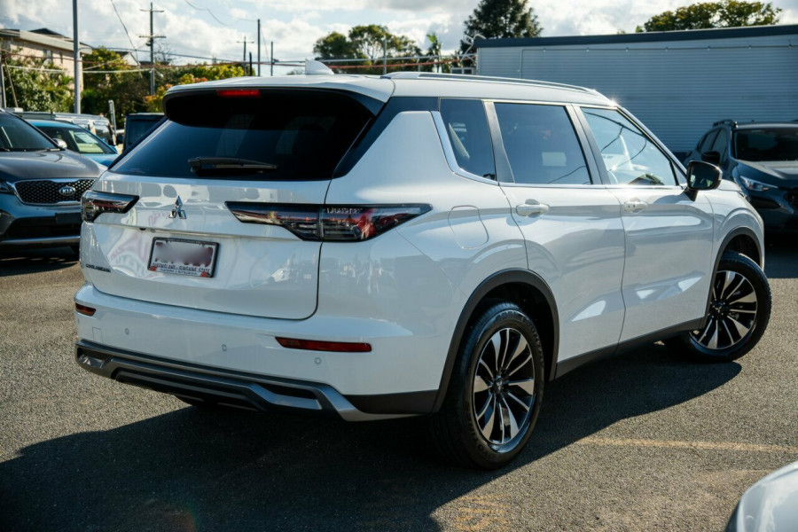 2025 Mitsubishi Outlander ZM LS SUV Image 2