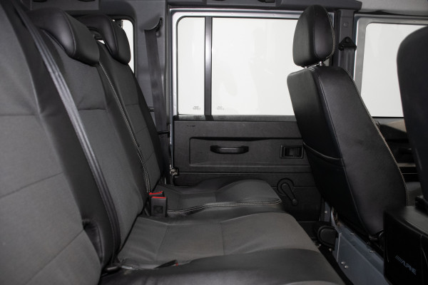 2013 Land Rover Defender 110 (4x4) SUV Image 3