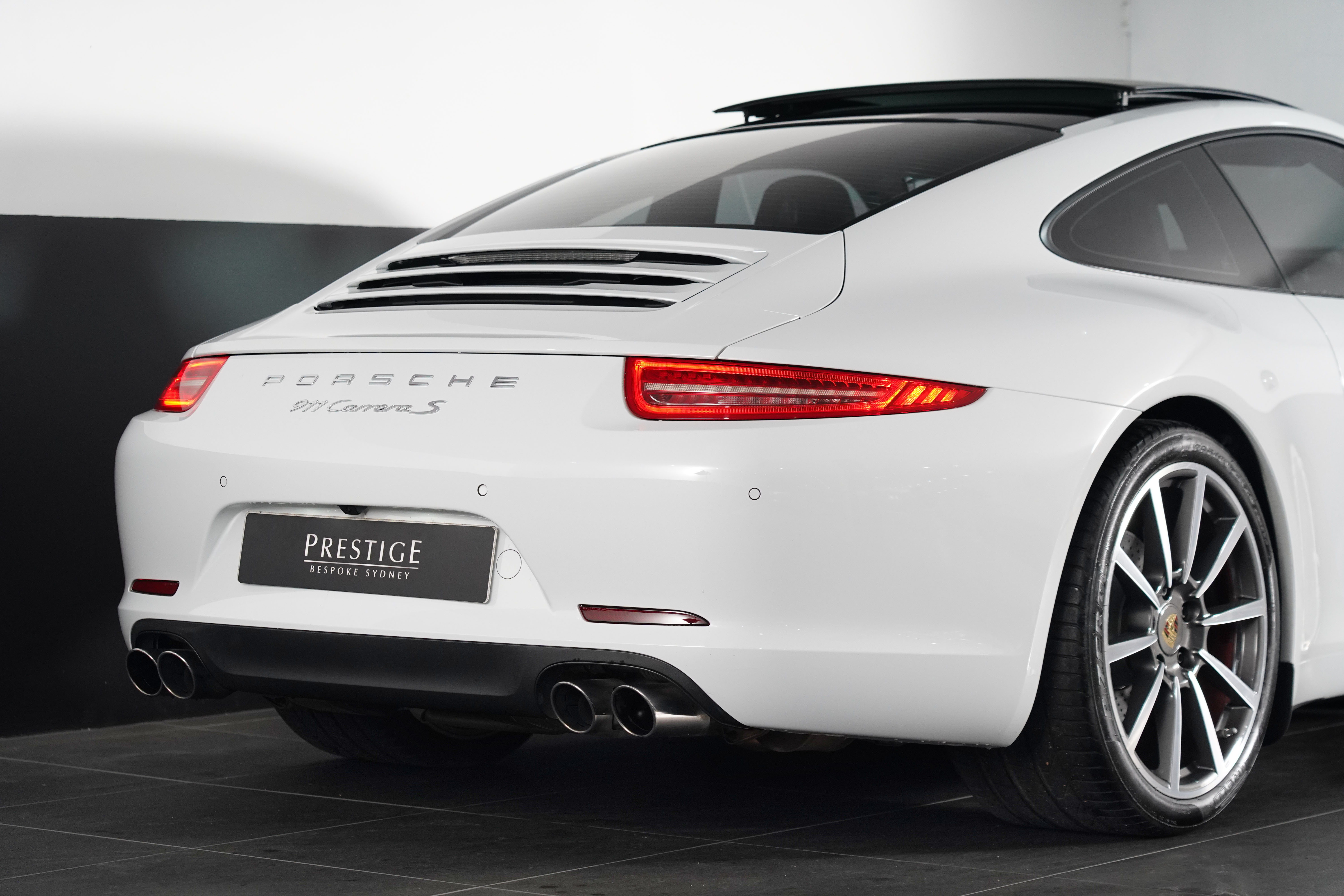 2015 Porsche 911 Carrera S Coupe Image 19