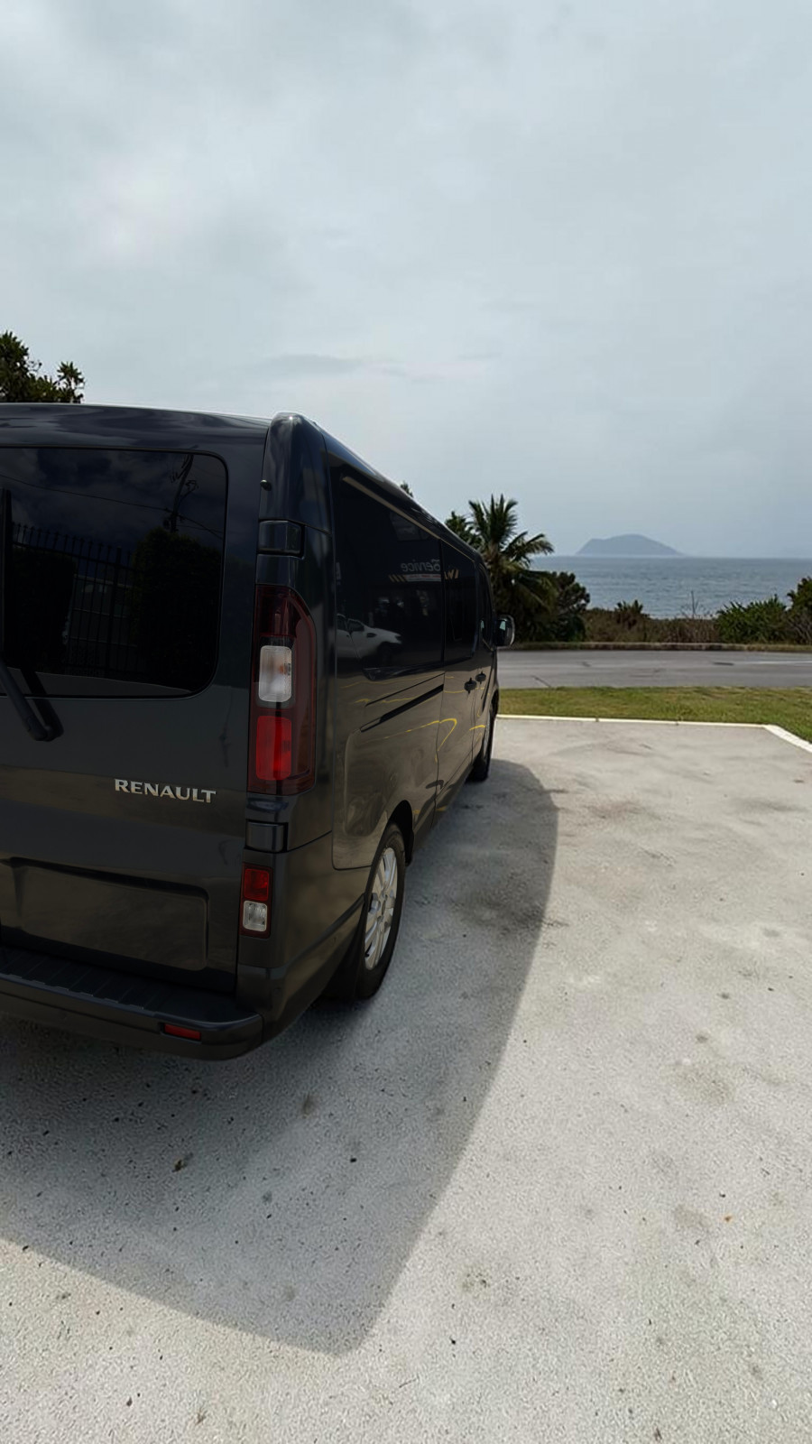 2025 Renault Trafic X82 Crew Lifestyle Van Image 3