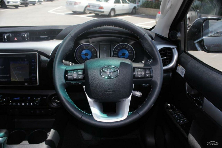 2016 Toyota HiLux  SR5 Double Cab Pick Up Image 9