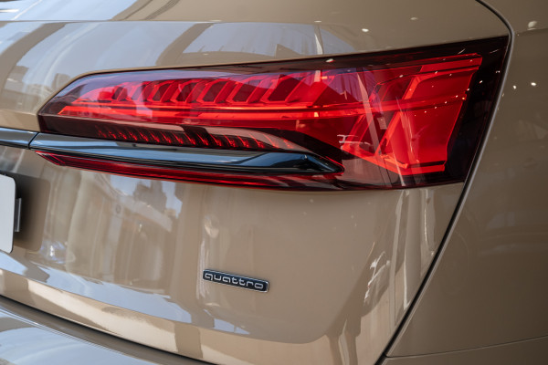 2025 Audi Q7 4M 50 TDI S line SUV image 18