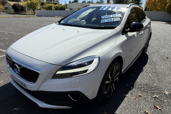 2017 MY18 Volvo V40 Cross Country M Series D4 Pro Hatch Image 7
