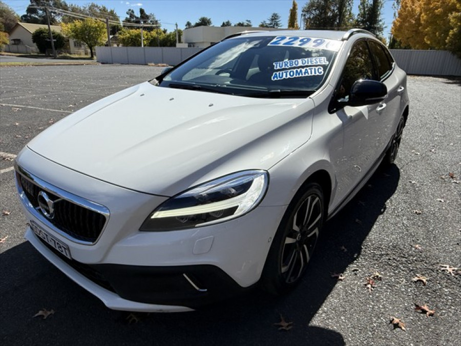 2017 MY18 Volvo V40 Cross Country M Series D4 Pro Hatch Image 7