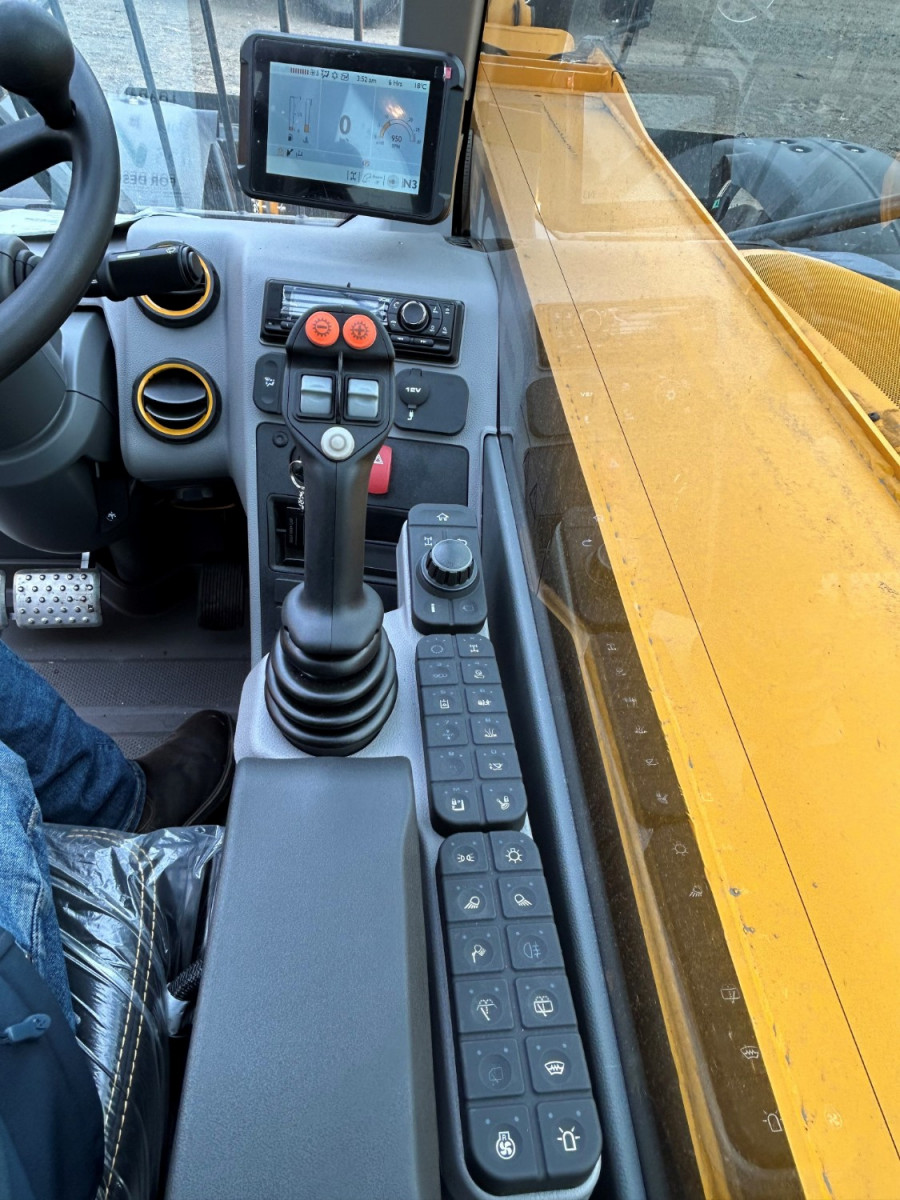 2026 JCB TELEHANDLER - AG Telescopic Handler Image 8