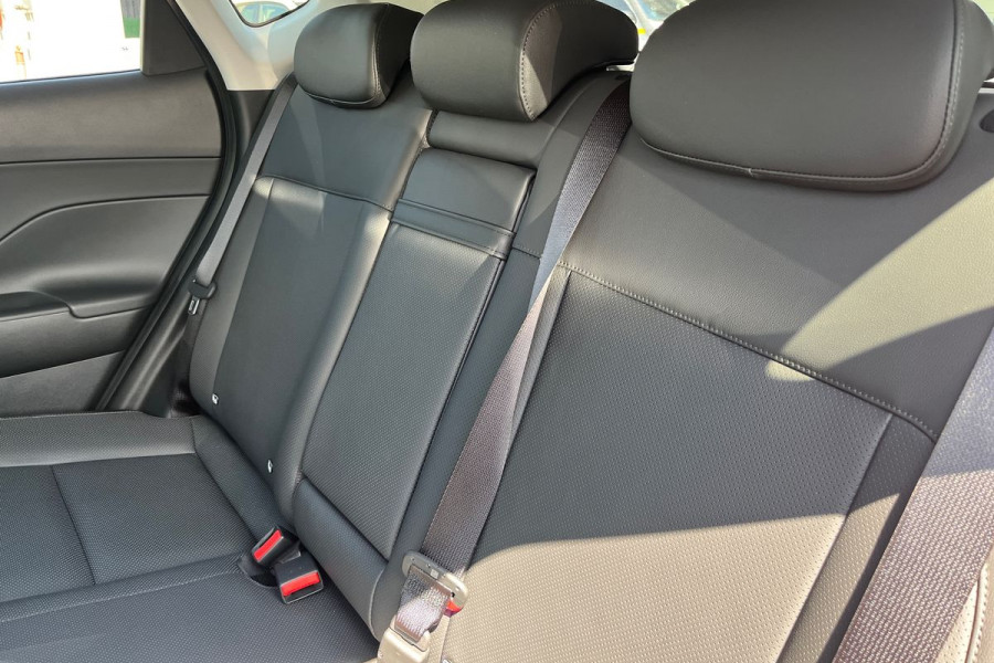 2024 Hyundai KONA SX2.V1 Premium SUV Image 19