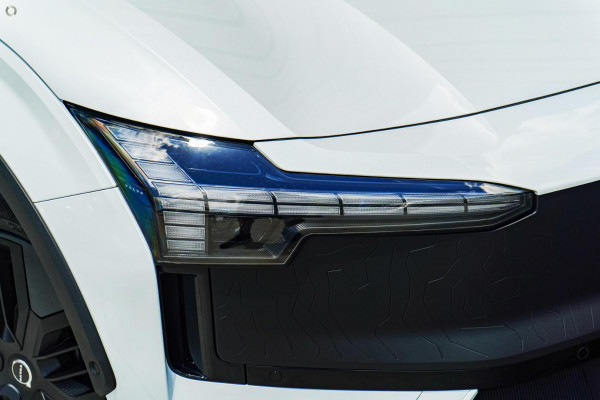 2026 Volvo EX30 Cross Country  Ultra Twin Motor Performance SUV Image 15