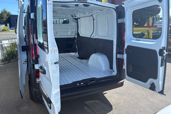2026 Renault Trafic X82 Pro Van Image 9