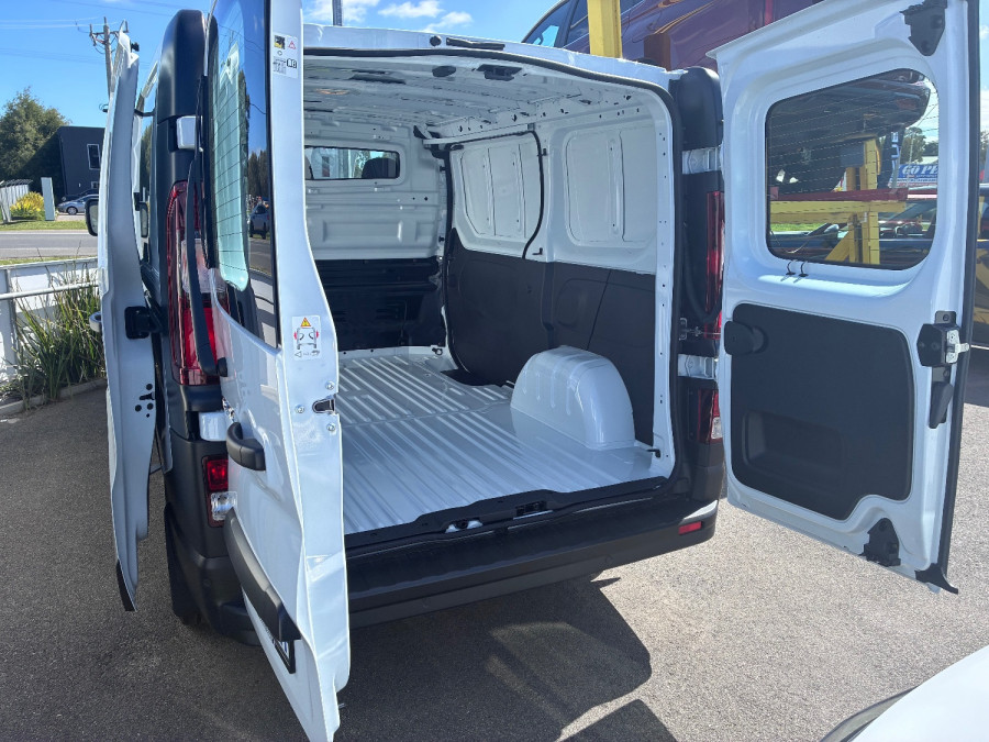 2026 Renault Trafic X82 Pro Van Image 9