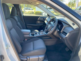 2024 Mitsubishi Outlander ZM LS SUV image 26