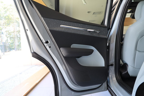 2024 MY25 Volvo EX30  Single Motor Extended Range Ultra SUV Image 19