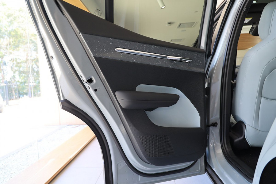 2024 MY25 Volvo EX30  Single Motor Extended Range Ultra SUV Image 19