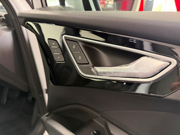 2025 Audi Q4 e-tron F4 45 SUV image 23