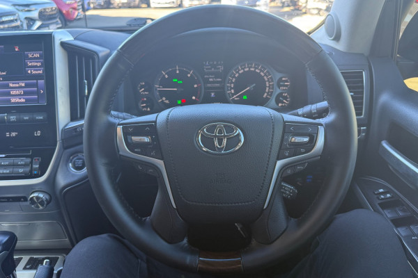 2019 Toyota LandCruiser VDJ200R Sahara SUV Image 15