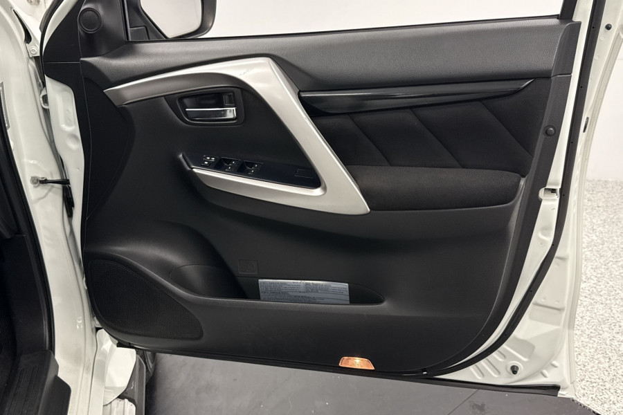 2019 Mitsubishi Pajero Sport QE GLX SUV Image 18