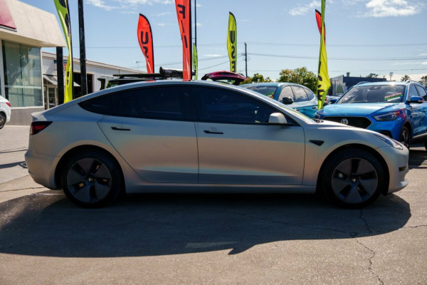 2022 Tesla Model 3  Rear-Wheel Drive Sedan Image 4