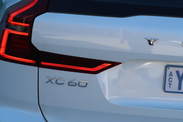 2025 MY26 Volvo XC60 UZ Plus T8 Plug-in Hybrid Dark SUV Image 28
