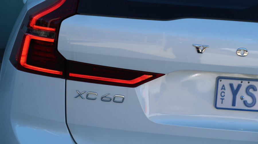 2025 MY26 Volvo XC60 UZ Plus T8 Plug-in Hybrid Dark SUV Image 28