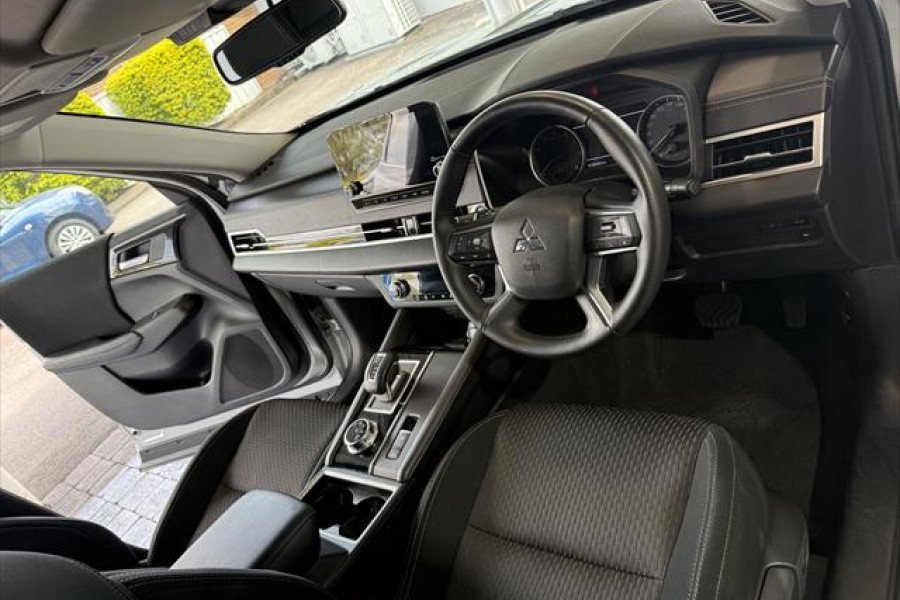 2023 MY24 Mitsubishi Outlander ZM LS SUV Image 14
