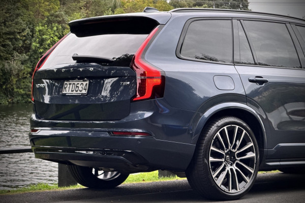 2026 Volvo XC90 L Series Ultra T8 Plug-in Hybrid Dark SUV Image 11