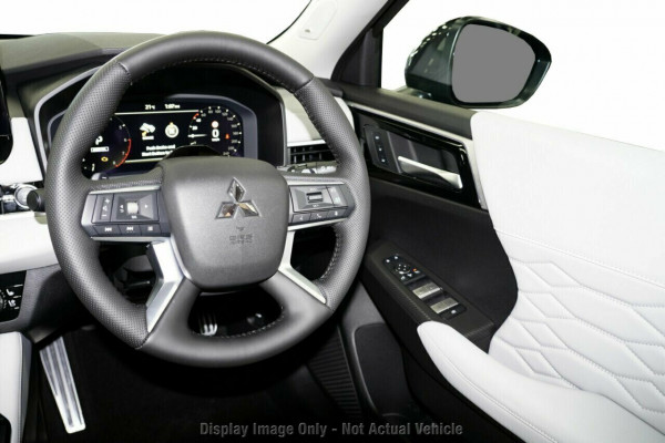 2025 Mitsubishi Outlander ZM Exceed SUV Image 6