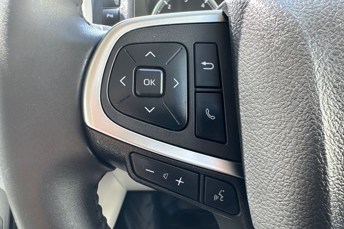2019 Toyota HiAce GDH300R Commuter Van Image 14