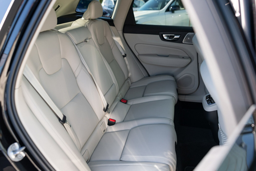 2026 Volvo XC60 UZ Ultra B5 Dark SUV Image 17