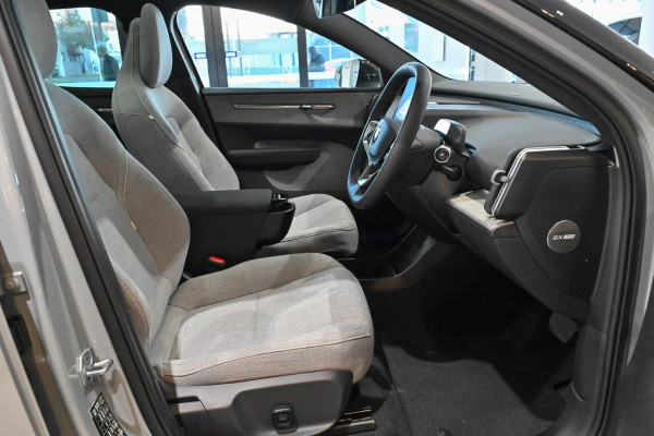 2026 Volvo EX30  Single Motor Extended Range Ultra SUV Image 6