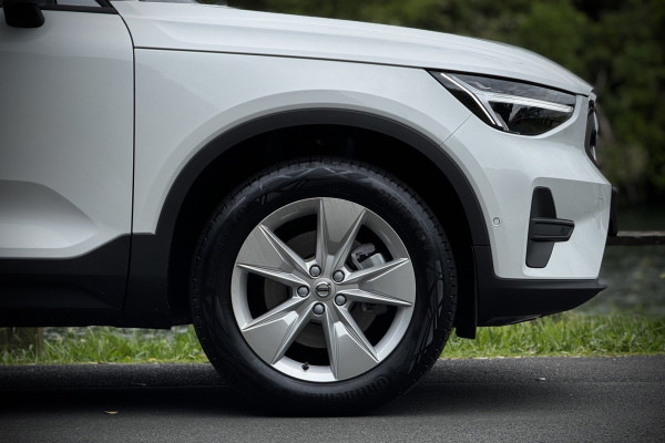 2025 Volvo XC40 XZ Plus B4 SUV Image 6