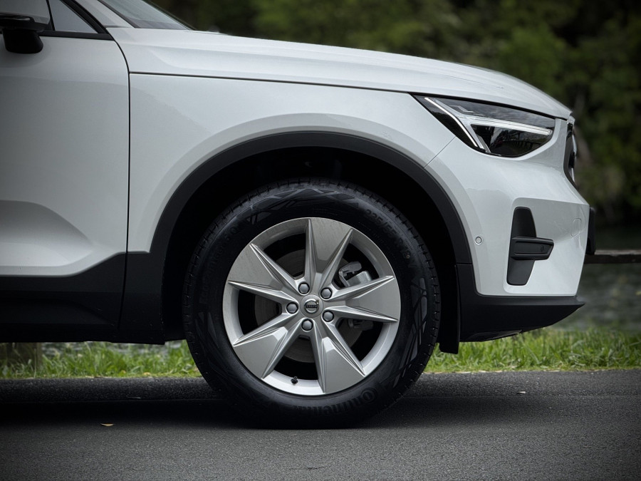 2025 Volvo XC40 XZ Plus B4 SUV Image 6