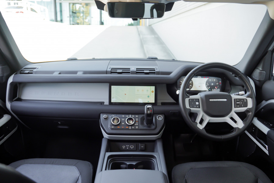 2020 Land Rover Defender L663 SE Wagon Image 7