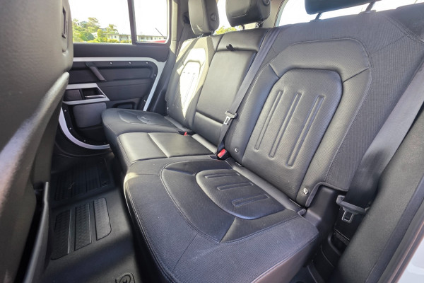 2020 MY21 Land Rover Defender L663 110 D300 SE SUV Image 33