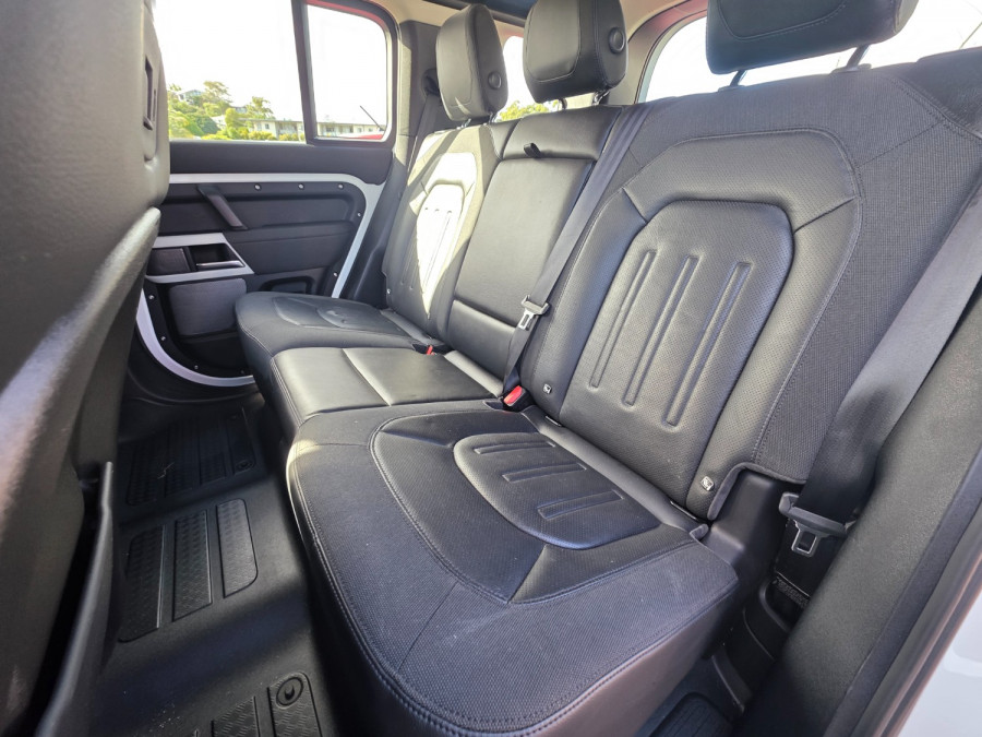 2020 MY21 Land Rover Defender L663 110 D300 SE SUV Image 33