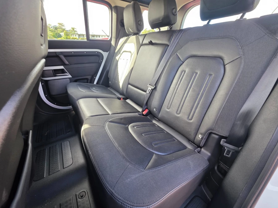 2020 MY21 Land Rover Defender L663 110 D300 SE SUV Image 33