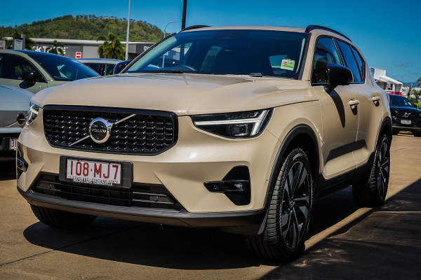 2024 MY25 Volvo XC40 XZ Ultra B4 Dark SUV Image 4