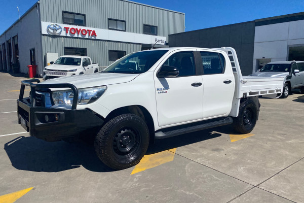 2019 Toyota HiLux  SR Dual Cab Cab Chassis Image 1