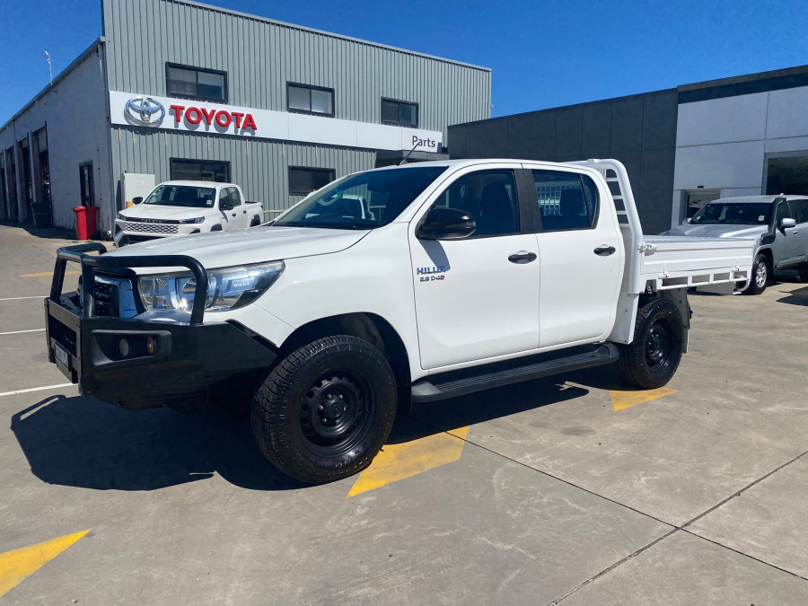 2019 Toyota HiLux  SR Dual Cab Cab Chassis Image 1