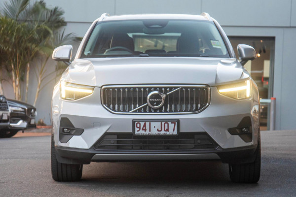 2023 Volvo XC40  Ultimate B4 Bright SUV Image 4