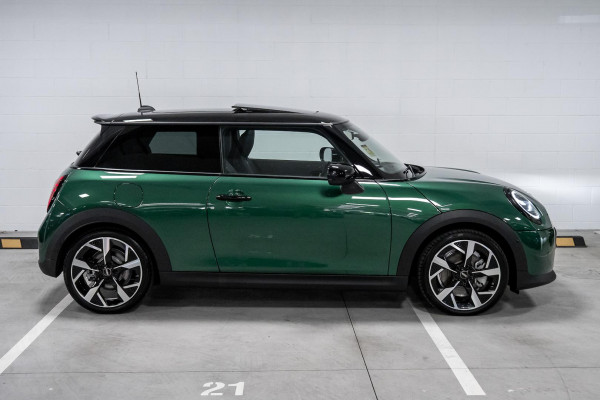 2025 MINI Cooper F65 S Favoured Hatch image 3