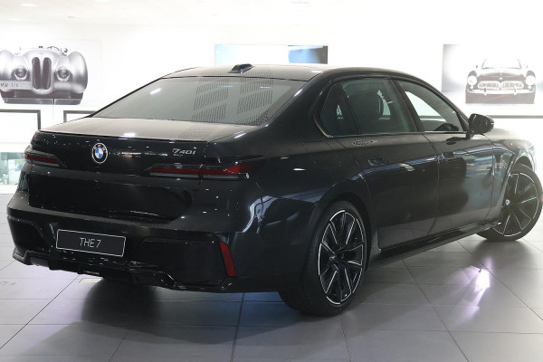 2026 BMW 7 Series G70 740i M Sport Sedan image 3
